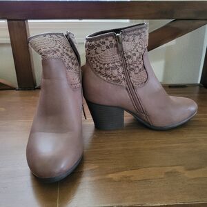 Maurices 6.5M booties